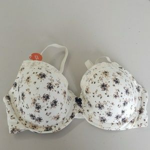 NWT Super Soft Lightly Lined Floral Bra